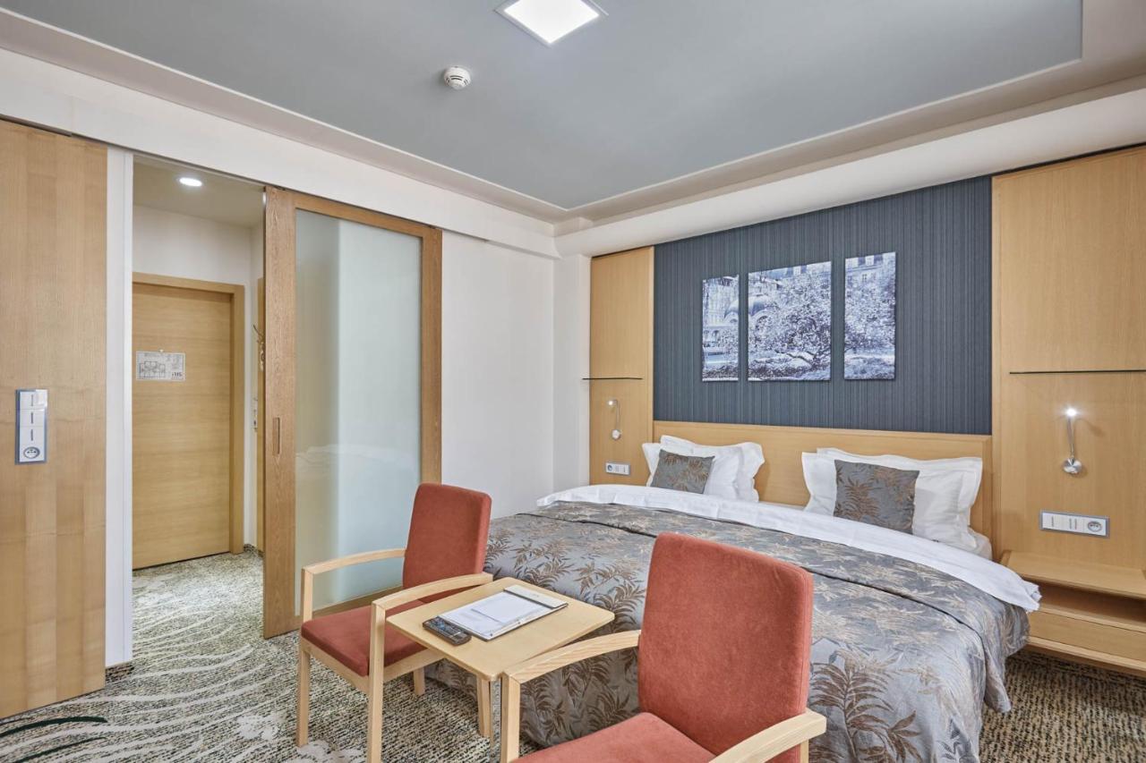 Iris Hotel 4*